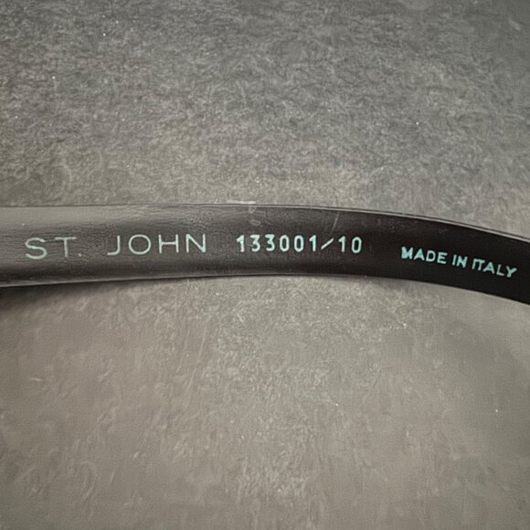 St. John Women\'s Black Leather Belt W/Gold Buckle Made In Italy, Size 10